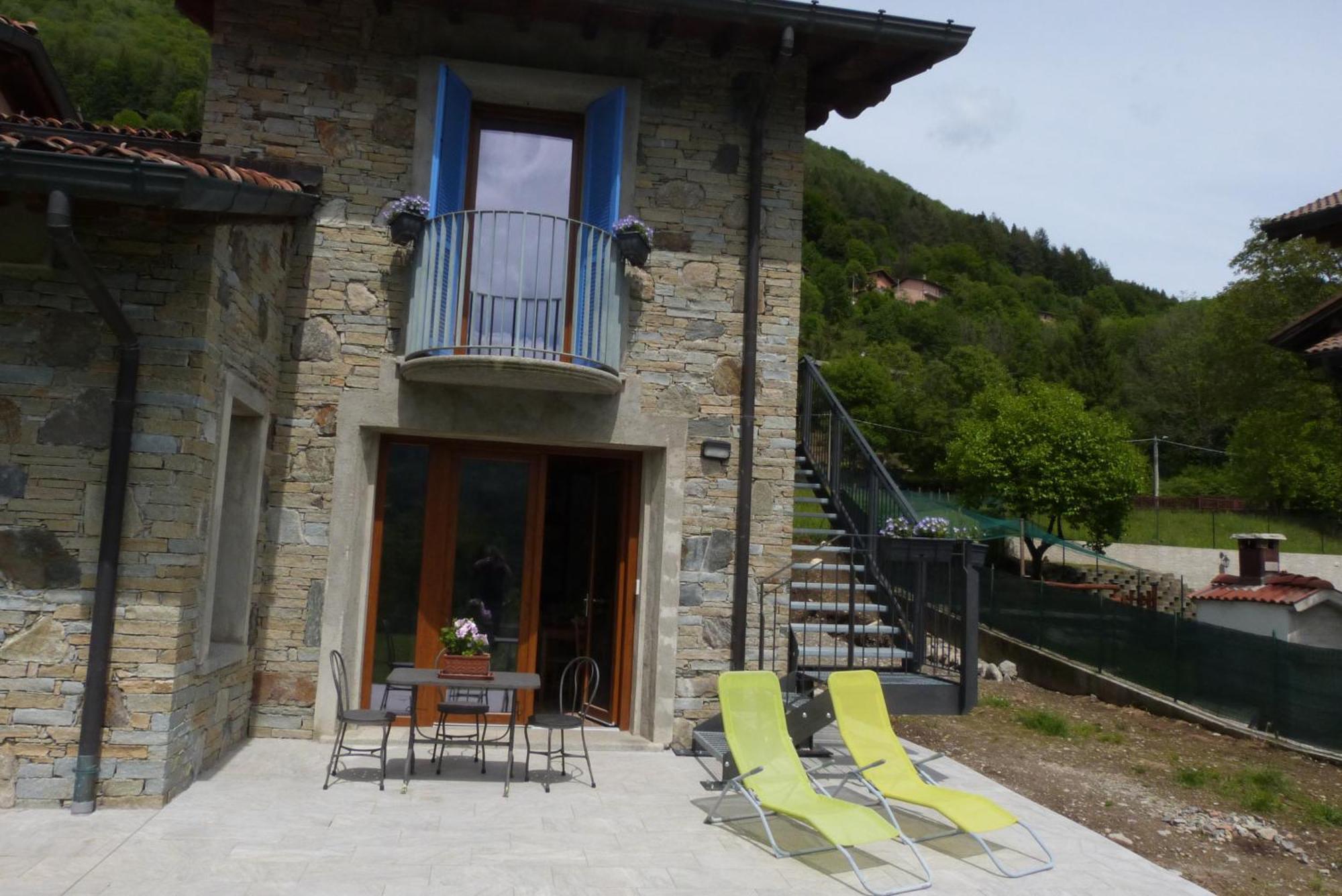Bed and Breakfast Giardino Tra I Laghi Сан-Феделе-Інтельві Екстер'єр фото
